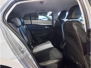 Volkswagen Golf VIII 1.5 eTSI Life DSG Ganzjahresreifen Navi