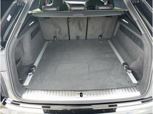 Audi Q8 SUV S line business TFSI e qu. tiptr. PANO 23