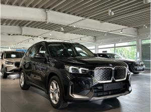 BMW iX1 xDrive30 18-Zoll/PremiumPaket/AHK/SportSitze