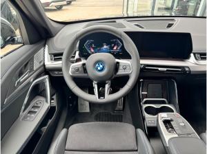 BMW iX1 eDrive20 M-Sportpaket-Pro 19-Zoll/HK/AHK/HUD