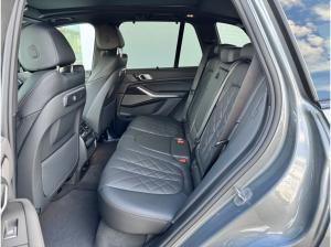 BMW X5 xDrive30d M-Sportpaket AHK/Int-AL/22-Zoll/GSD