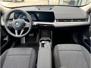 BMW iX1 xDrive30 AHK/ACC/AC-LADEN-PROF/18-Zoll/RFK