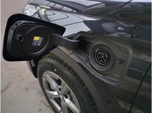 BMW X1 xDrive30e PanoramaGlasdach/AHK/ACC/AdaptLED