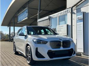 BMW iX1 xDrive30 M-Sportpaket AdaptLED/KomfZug/RFK