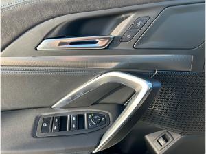 BMW iX1 xDrive30 M-Sportpaket AdaptLED/KomfZug/RFK