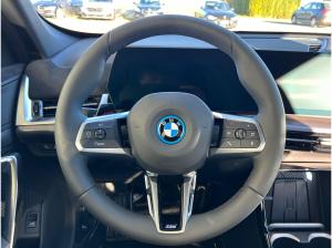 BMW iX1 xDrive30 M-Sportpaket AdaptLED/KomfZug/RFK