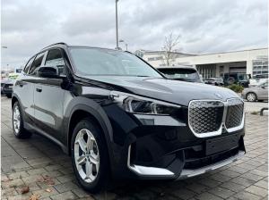 BMW iX1 xDrive30 18-Zoll/AHK/SportSitz/LKH/AdaptLED
