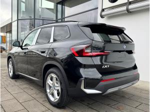 BMW iX1 xDrive30 18-Zoll/AHK/SportSitz/LKH/AdaptLED