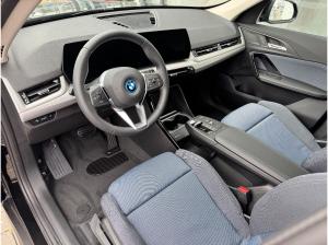 BMW iX1 xDrive30 18-Zoll/AHK/SportSitz/LKH/AdaptLED