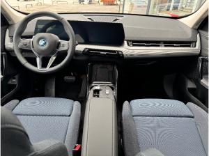 BMW iX1 xDrive30 18-Zoll/AHK/SportSitz/LKH/AdaptLED