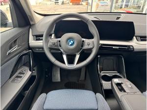 BMW iX1 xDrive30 18-Zoll/AHK/SportSitz/LKH/AdaptLED