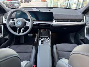 BMW iX2 eDrive20 M-Sportpaket-Pro 19-Zoll/HK/AHK/HUD