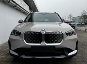 BMW iX1 eDrive20 Panorama/AHK/18-Zoll/PremiumPaket
