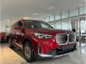 BMW iX1 eDrive20 Anhängerkupplung/PremimPaket/RFK