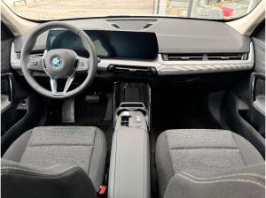 BMW iX1 xDrive30 18-Zoll/AHK/LKH/DrivingAssistant
