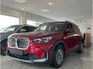 BMW iX1 eDrive20 Anhängerkupplung/PremimPaket/RFK