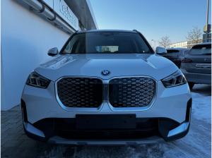BMW iX1 eDrive20 18-Zoll/AHK/SportSitz/AC-PROF/HK-HiF
