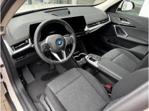 BMW iX1 eDrive20 Panorama/AHK/18-Zoll/PremiumPaket