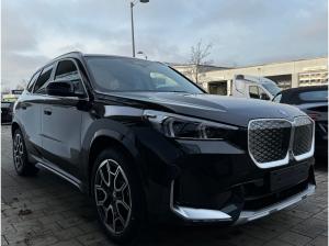 BMW iX1 eDrive20 xLine 19-Zoll/AHK/AktivSitz/LKH/RFK