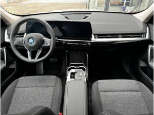 BMW iX1 eDrive20 Panorama/AHK/18-Zoll/PremiumPaket