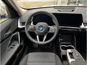 BMW iX1 eDrive20 Panorama/AHK/18-Zoll/PremiumPaket