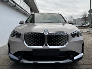 BMW iX1 xDrive30 xLine 20-Zoll/AHK/HeadUp/ACC/360
