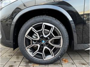 BMW iX1 eDrive20 xLine 19-Zoll/AHK/AktivSitz/LKH/RFK