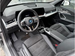 BMW iX1 eDrive20 M-Sportpaket AHK//LKH/Premium/Massag