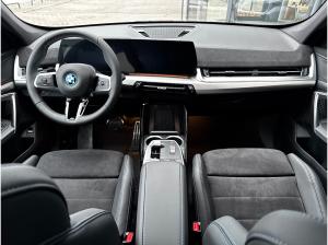 BMW iX1 eDrive20 M-Sportpaket AHK//LKH/Premium/Massag