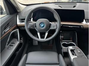 BMW iX1 eDrive20 xLine 19-Zoll/AHK/AktivSitz/LKH/RFK