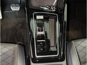 Volkswagen Golf 1.5 R-LINE DSG BLACKSTYLE PANO MATRIXLED LM18