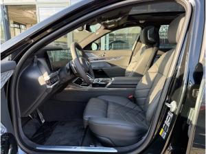 BMW i7 xDrive60 M Sport //AHK ExecutiveLoungeSeating TheaterScreen