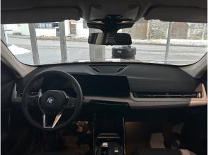 BMW iX1 eDrive20 Anhängerkupplung/PremimPaket/RFK