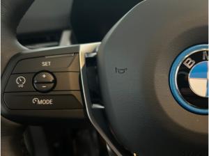 BMW iX1 eDrive20 Anhängerkupplung/PremimPaket/RFK