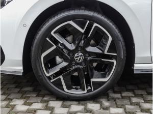 Volkswagen Golf 1.5 eTSI R-Line DSG AHK Pano