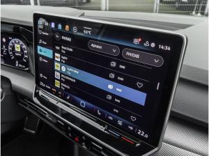 Volkswagen Golf 1.5 eTSI R-Line DSG AHK Pano