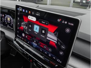 Volkswagen Golf 1.5 eTSI R-Line DSG AHK Pano