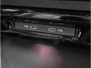 Volkswagen Golf 1.5 eTSI R-Line DSG AHK