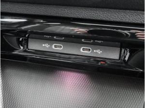 Volkswagen Golf 1.5 eTSI R-Line DSG AHK Pano