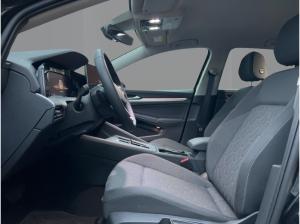 Volkswagen Golf VIII 2.0 TDI Life DSG LED Kamera Lenkradhzg