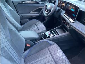 Volkswagen Tiguan R-Line 2,0 l TDI SCR  "Zulassung bis 31.03." "8-Fach-Bereifung