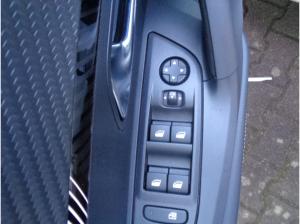 Peugeot 2008 Hybrid 145 e-DSC Allure Allwetterr., Navi