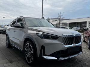 BMW iX1 xDrive30 xLine 20-Zoll/AHK/HeadUp/ACC/360