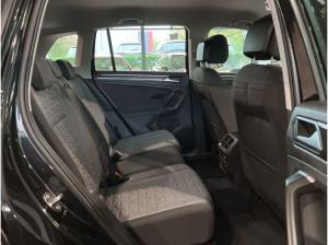 Volkswagen Tiguan 2.0 TDI Life DSG AHK Ganzjahresreifen Rear View
