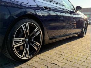 BMW i7 M70 xDrive M Sport //FondEntertainment ExecutiveDrivePro B&W