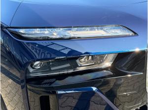 BMW i7 M70 xDrive M Sport //FondEntertainment ExecutiveDrivePro B&W