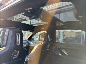 BMW i7 M70 xDrive M Sport //FondEntertainment ExecutiveDrivePro B&W