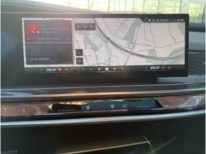 BMW i7 M70 xDrive M Sport //FondEntertainment ExecutiveDrivePro B&W