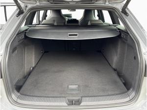 Volkswagen Golf VIII Variant R-Line 2.0 TSI 7-DSG KAMERA KE