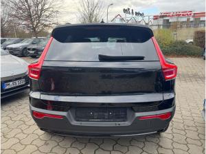 Volvo XC40 B3 B DKG Plus Black Edition.